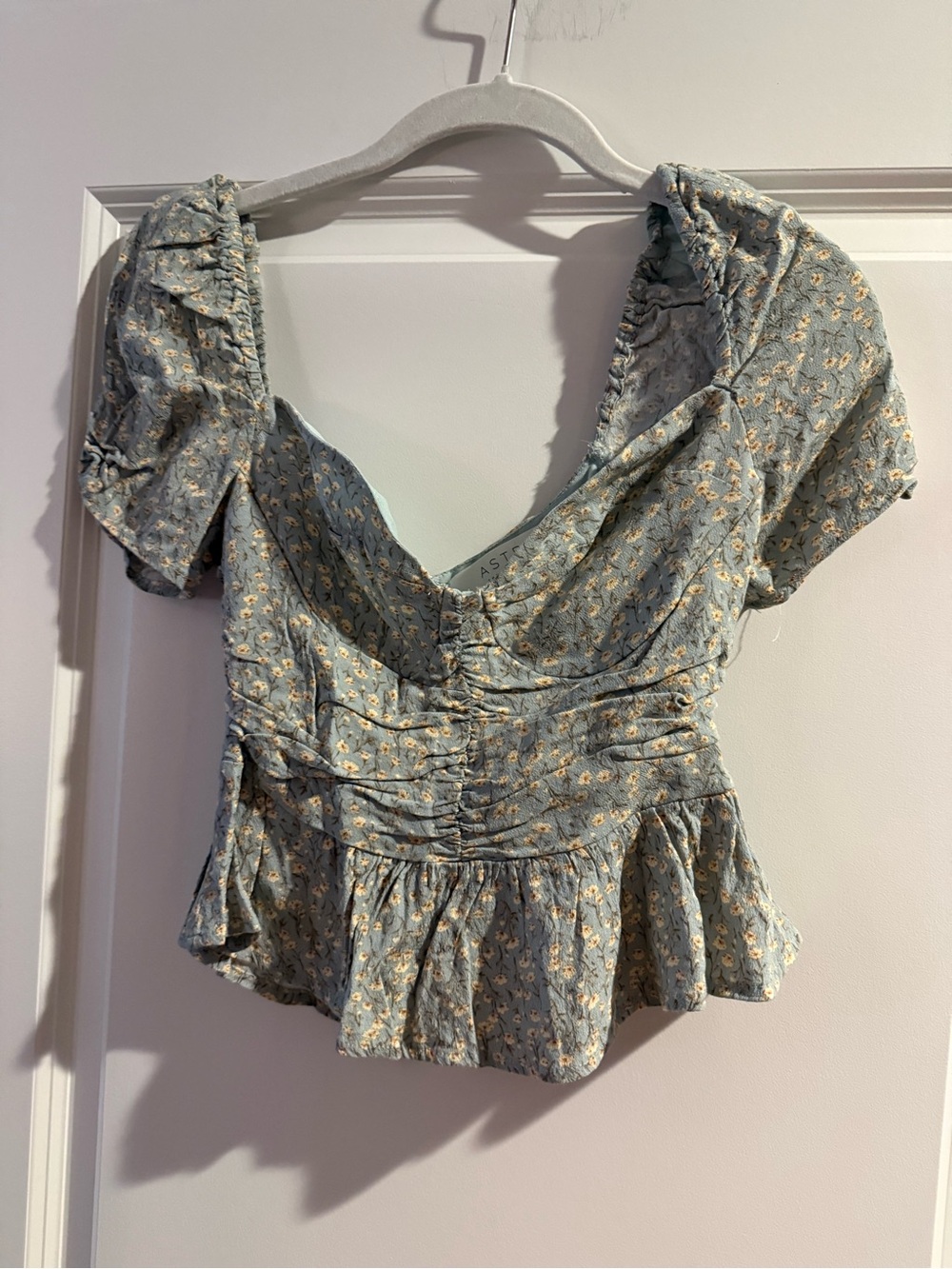 ASTR S women’s Blue Ditsy Peasant Boho Top